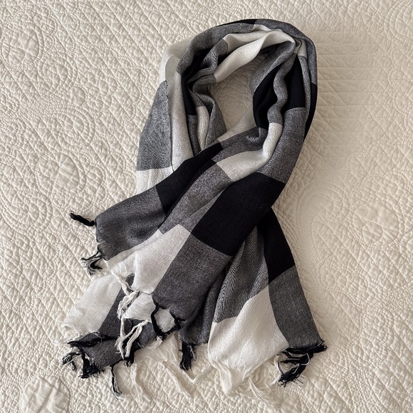 Urban Outfitters Gingham Utah Plaid Checkered Scarf Black White Fringe - Picture 1 of 7